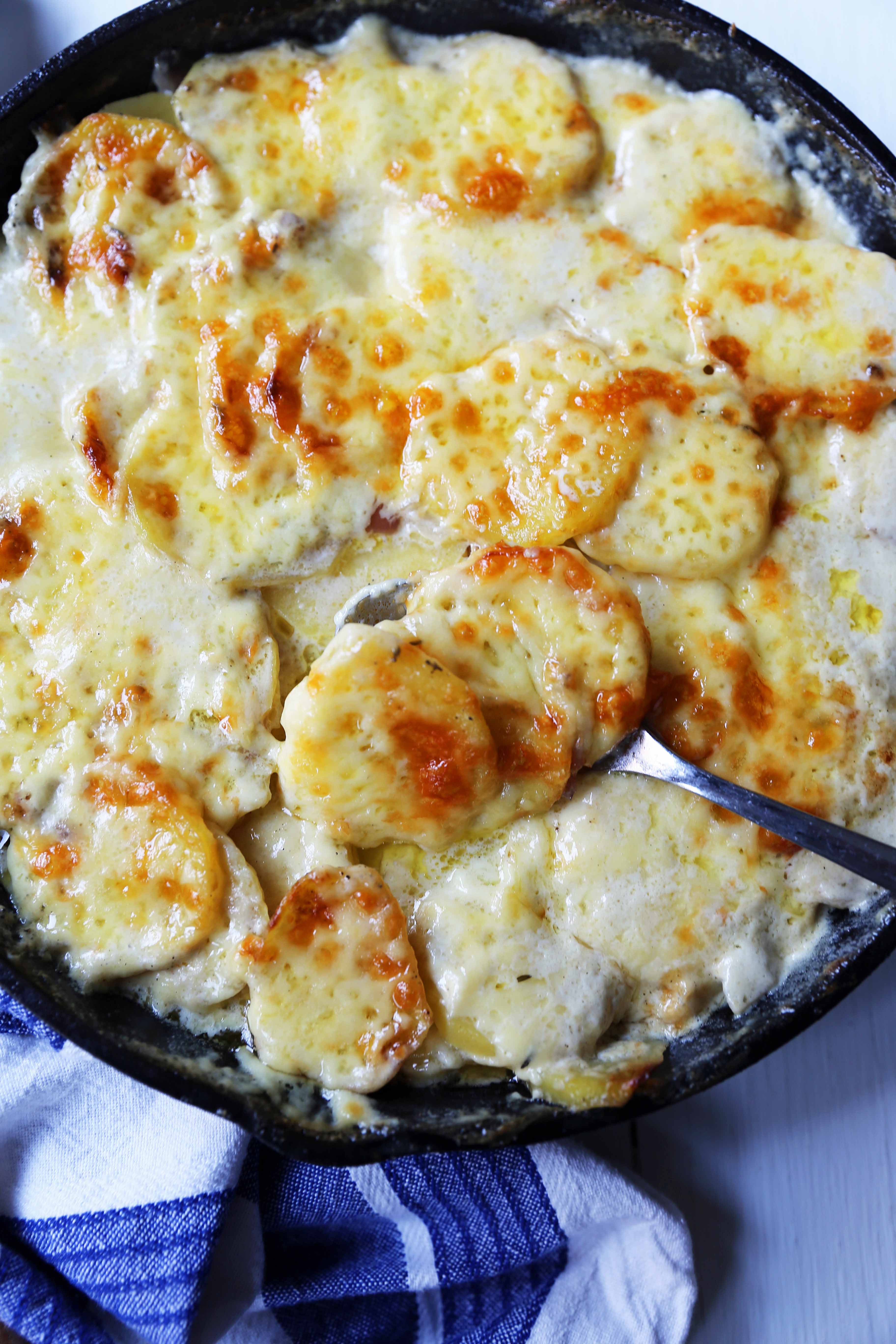 Cheesy Potatoes Au Gratin. Homemade cheesy scalloped potatoes with a rich cream sauce and melted cheddar cheese. The perfect potato side dish recipe! www.modernhoney.com #scallopedpotatoes #potatoesaugratin #potatoes #potato #thanksgiving